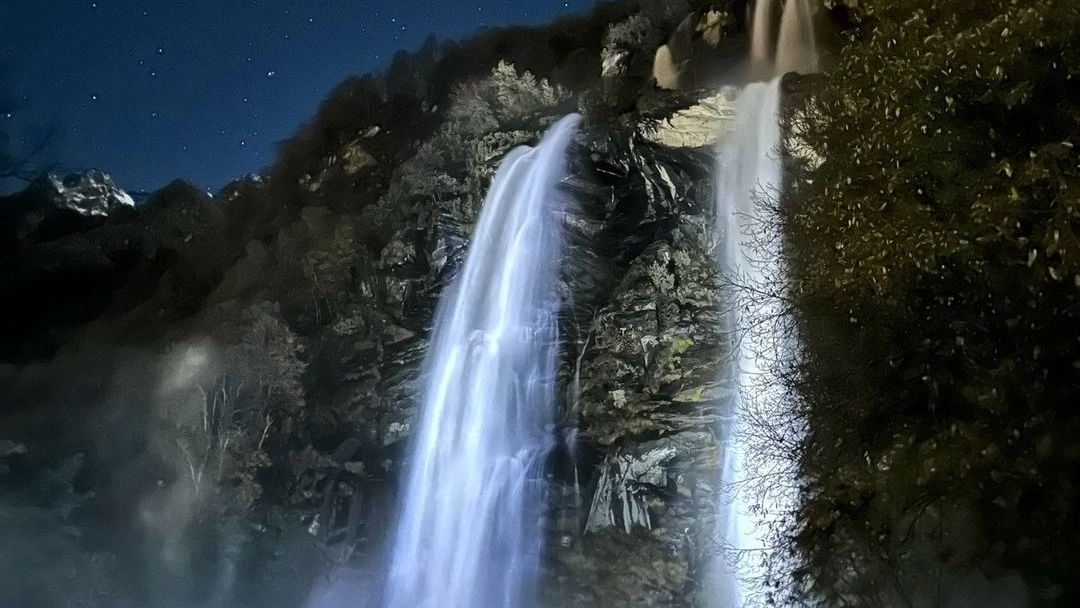 Le cascate dell'Acquafraggia in piena