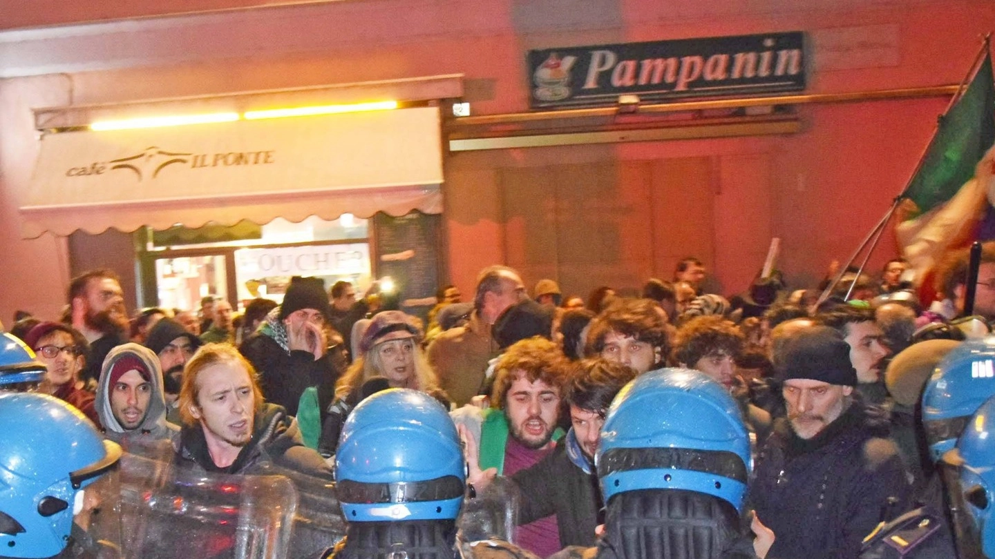 Tensioni fra polizia e manifestanti