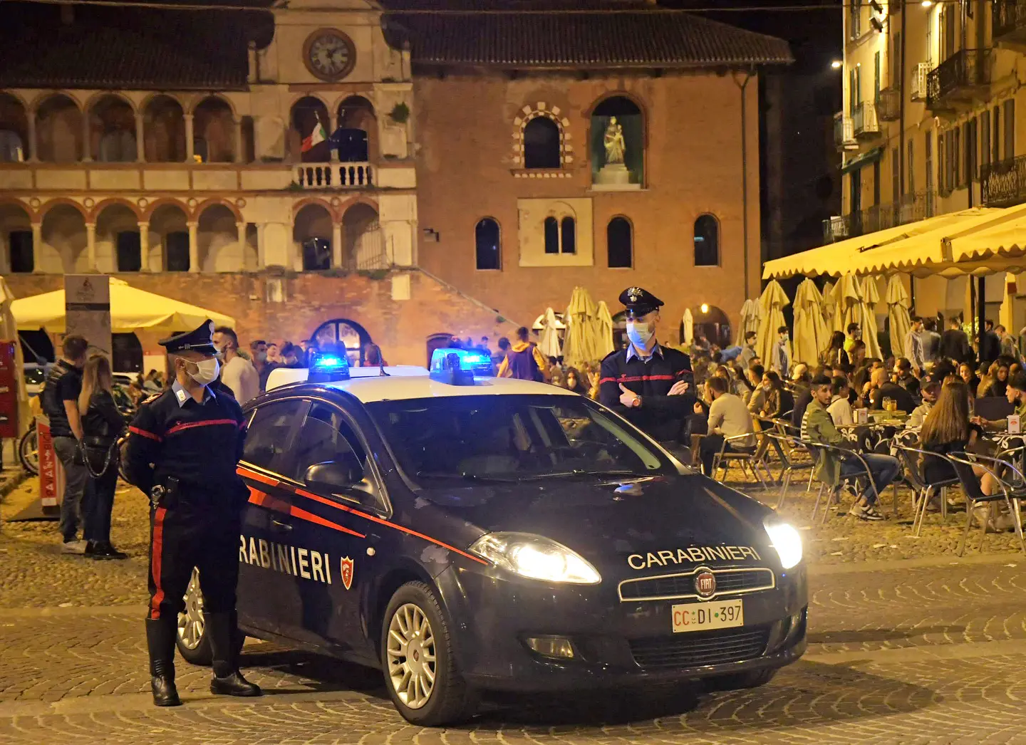 Notti da Arancia meccanica, giovani violenti: oltre cento Daspo in Lombardia