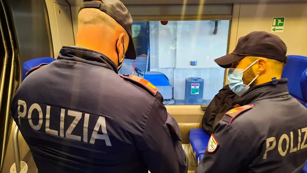 Controlli della polizia sui treni (Archivio)