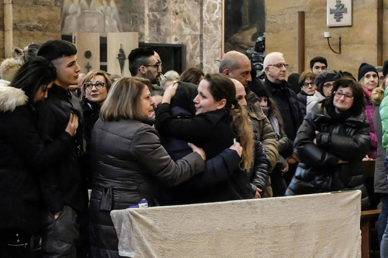 Tensione ai funerali di Jessica Faoro