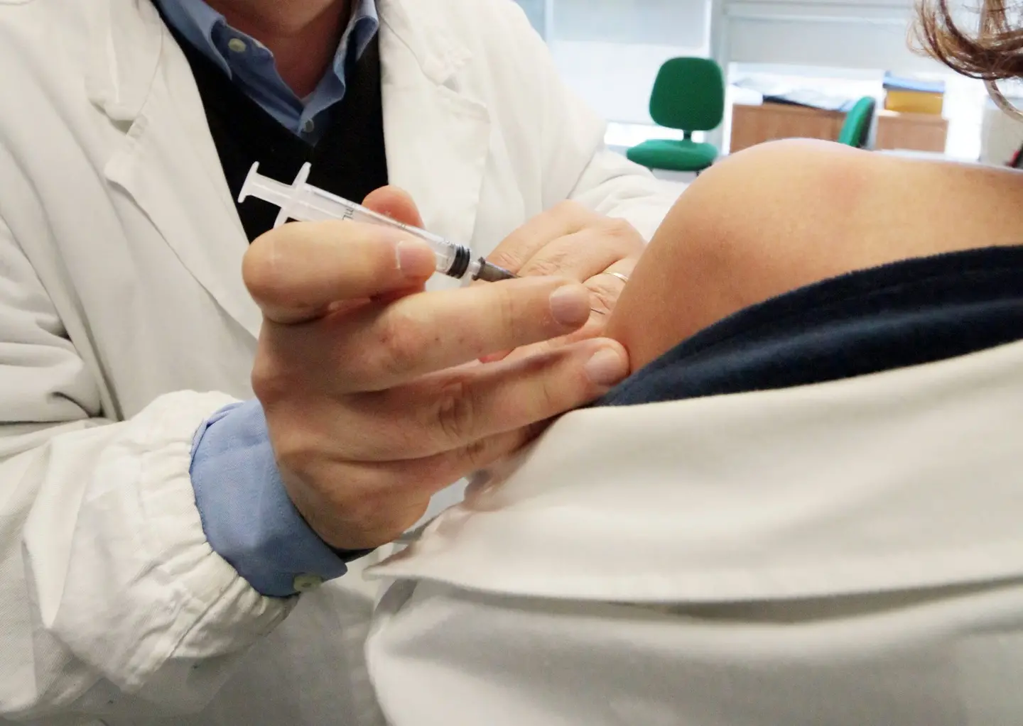 Mancano i vaccini, in Brianza slittano 2.600 appuntamenti