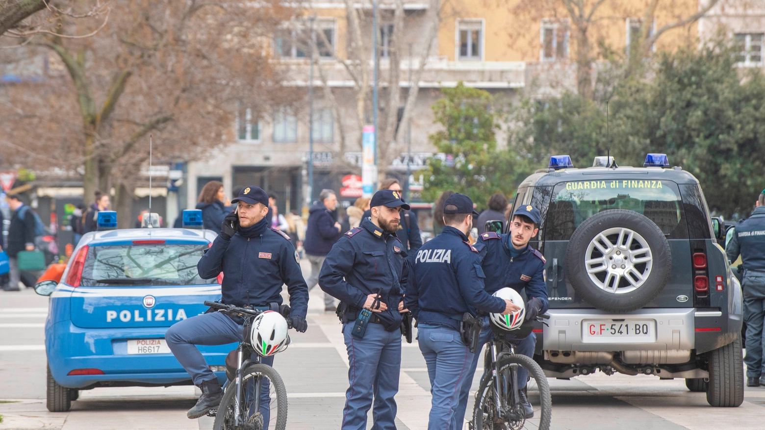 Controlli della  Polizia nella zona della Stazione Centrale