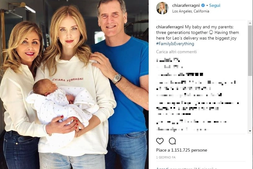 Chiara Ferragni col figlio Leone e con i genitori (Instagram)