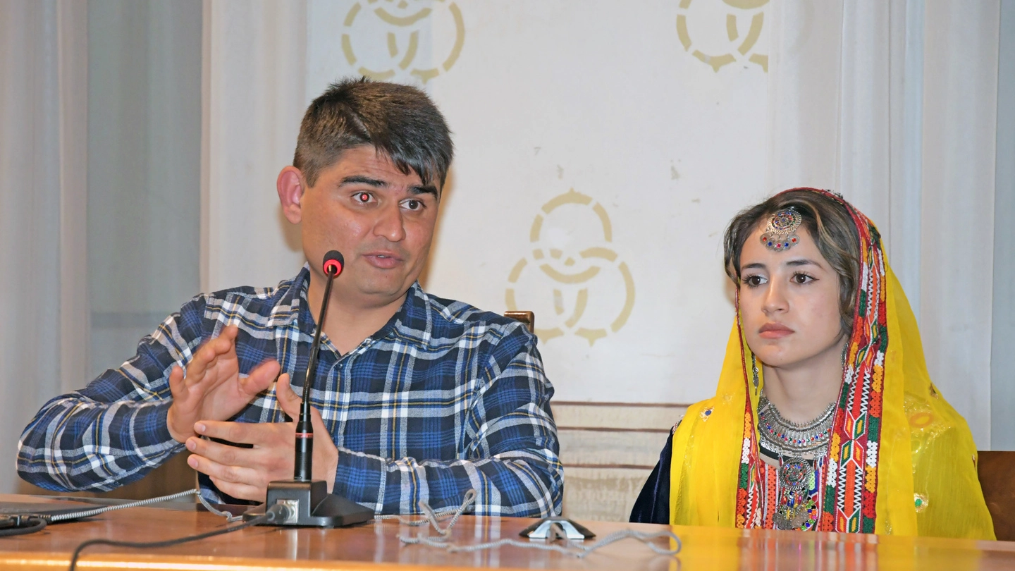 Walimohammad Atai, 26 anni, con la moglie Homaira, 21 anni