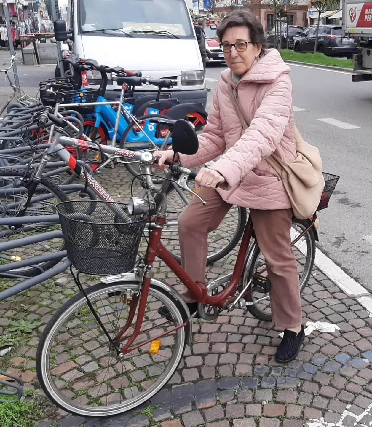 Area B a Milano, la denuncia: "Io, nonna e pensionata in bici. Per me è una presa in giro"