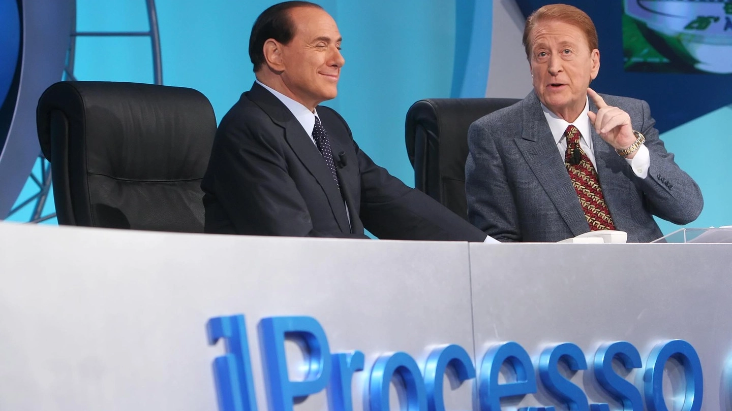 Silvio Berlusconi e Aldo Biscardi al Processo del Lunedì (Lapresse)