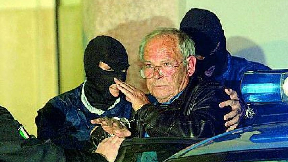 Il boss Tano Fidanzati dopo l’arresto del 2009 nel covo di via Marghera a Milano