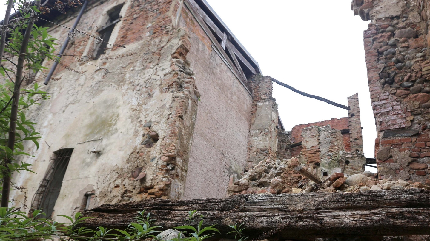 La veduta di un’ala del castello di Belforte, l’edificio attualmente è in condizioni fatiscenti
