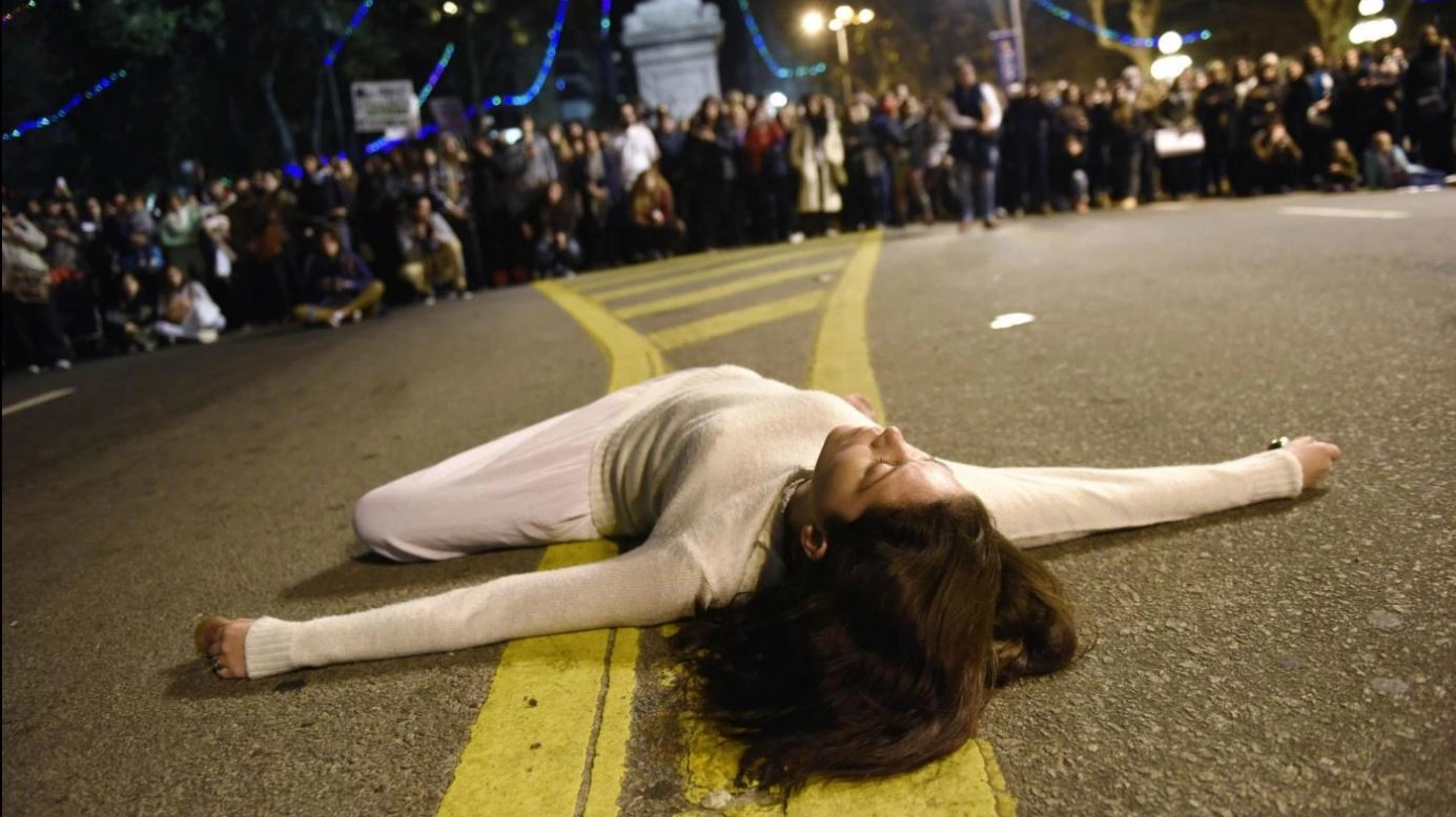 Una manifestazione contro le violenze sessuali a Milano Una manifestazione contro le violenze sessuali a Milano