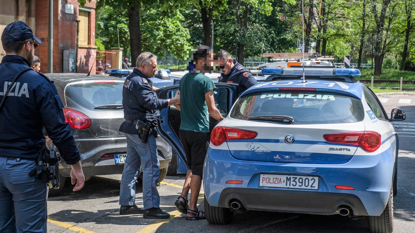 Polizia in via Zamagna (Archivio) Polizia in via Zamagna (Archivio)