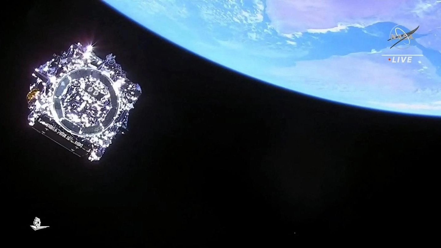 Il telescopio James Webb in viaggio nello spazio (Ansa)