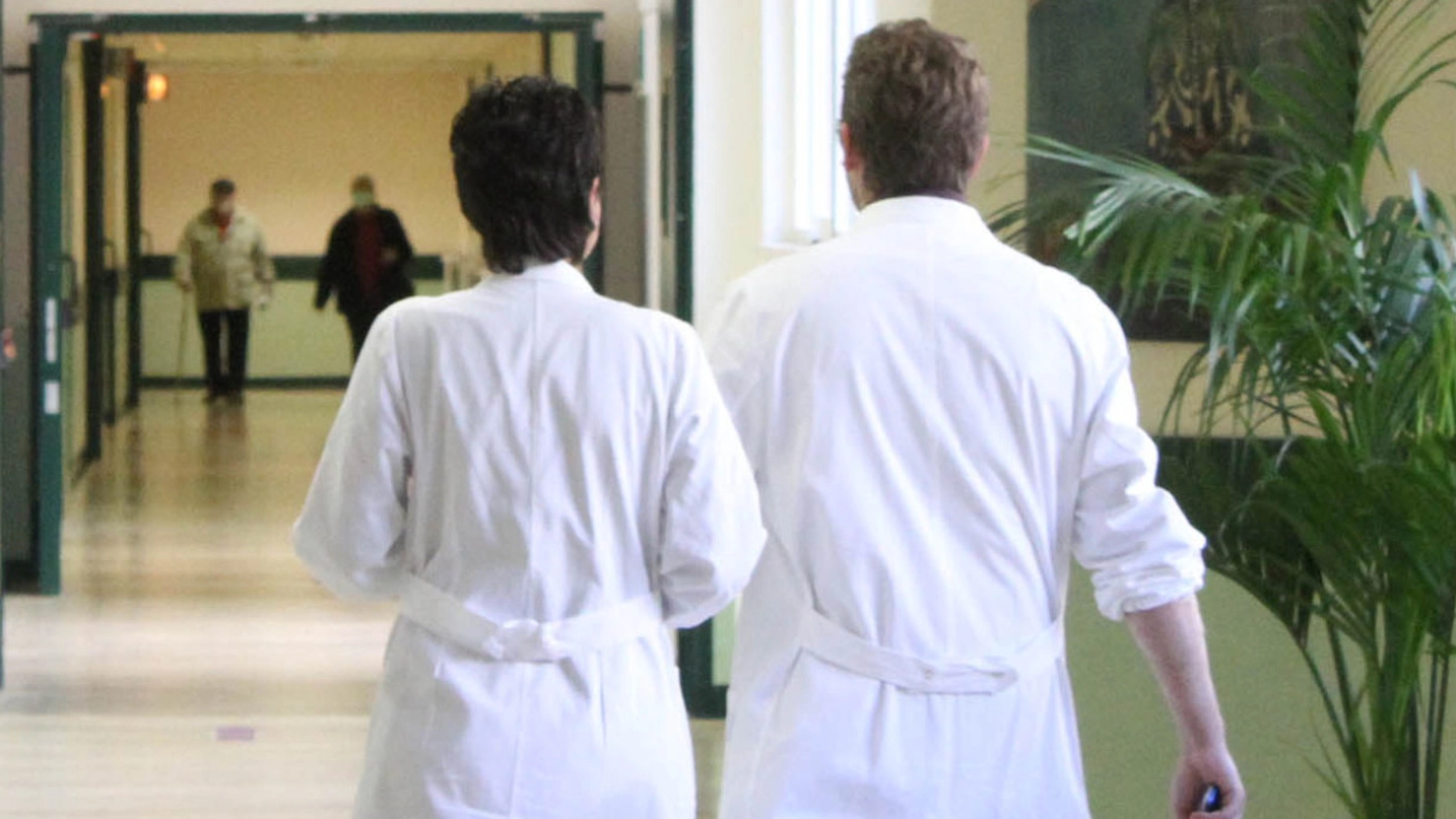 Due medici in ospedale (foto di repertorio)