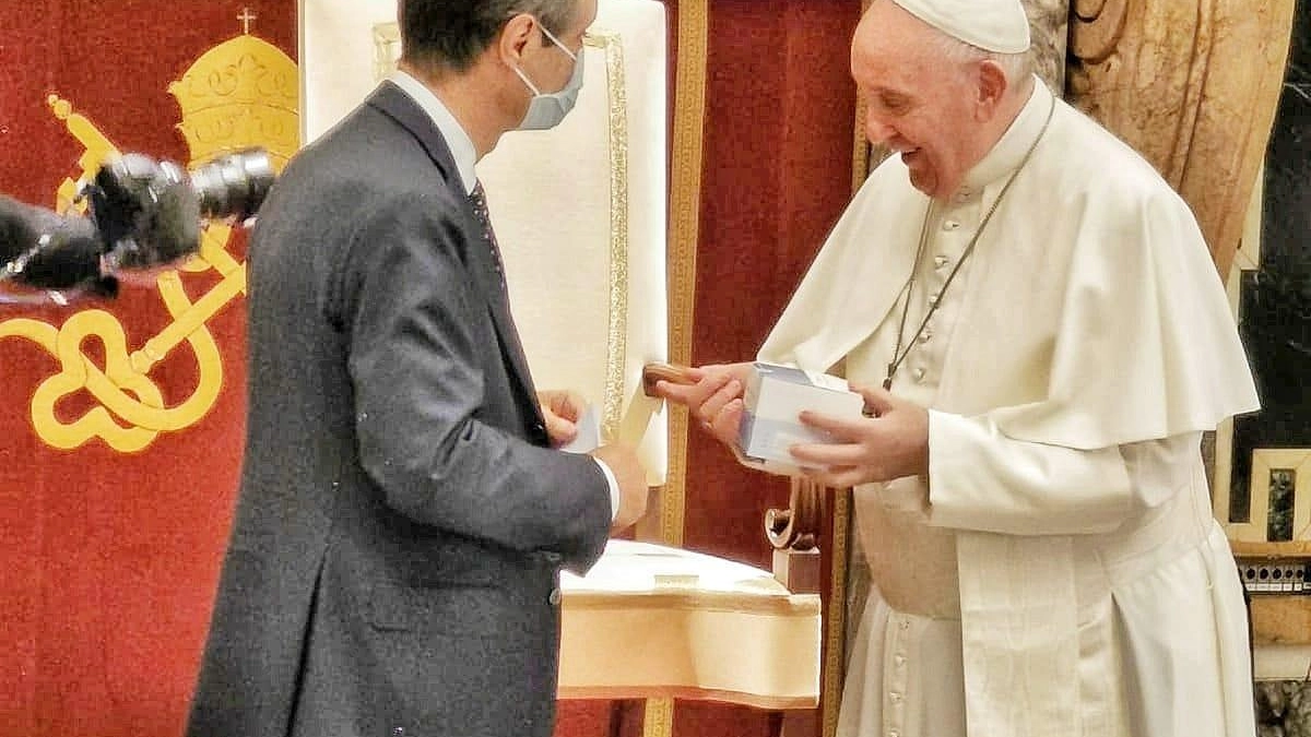 L'incontro in Vaticano tra Papa Bergolio e il governatore Fontana