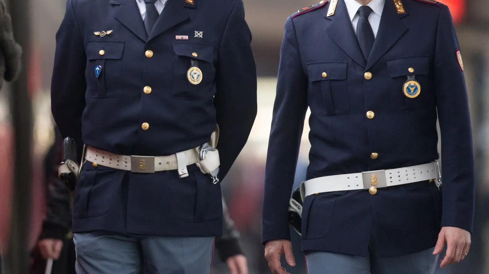 A casa dell'uomo rinvenute diverse divise della polizia