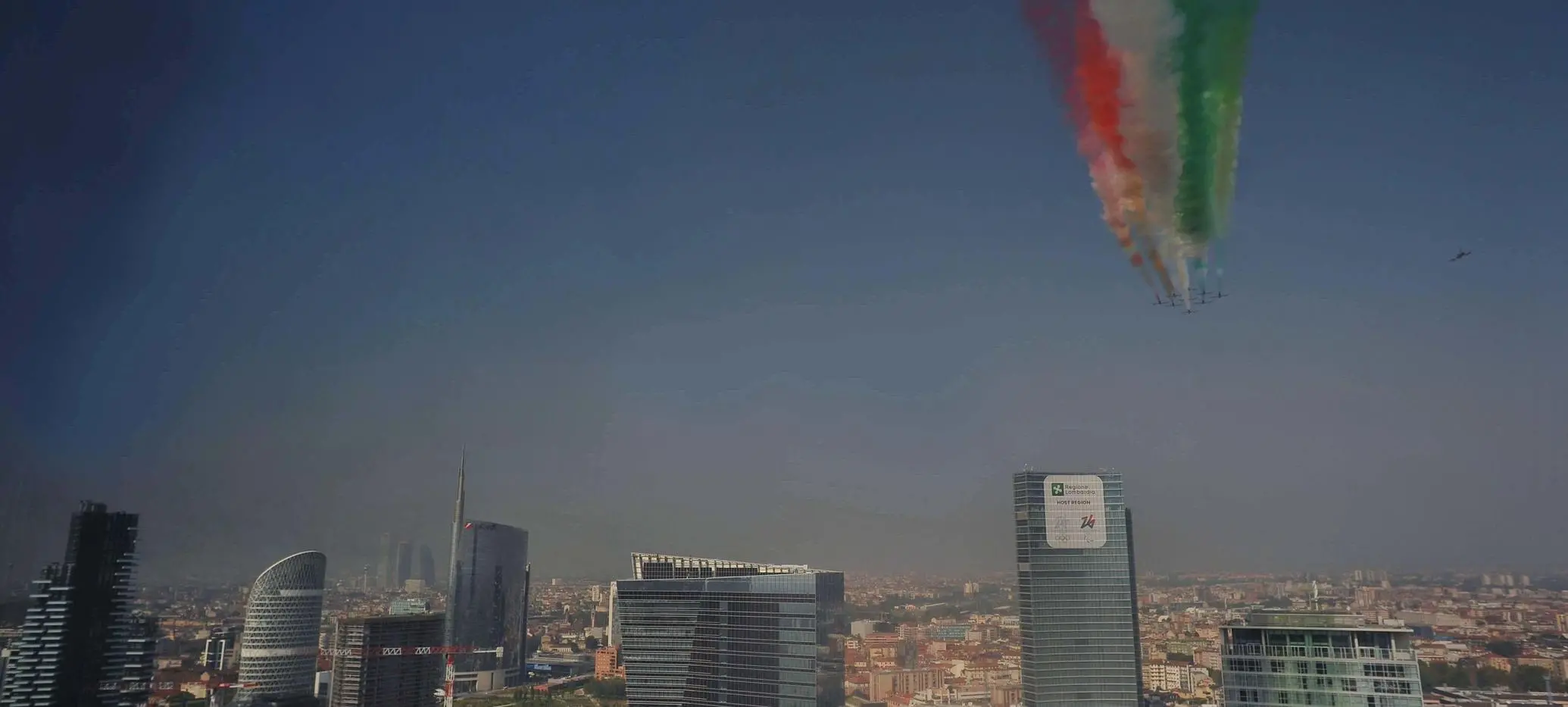 Frecce tricolori Il magico sorvolo nei cent’anni dell’Aeronautica