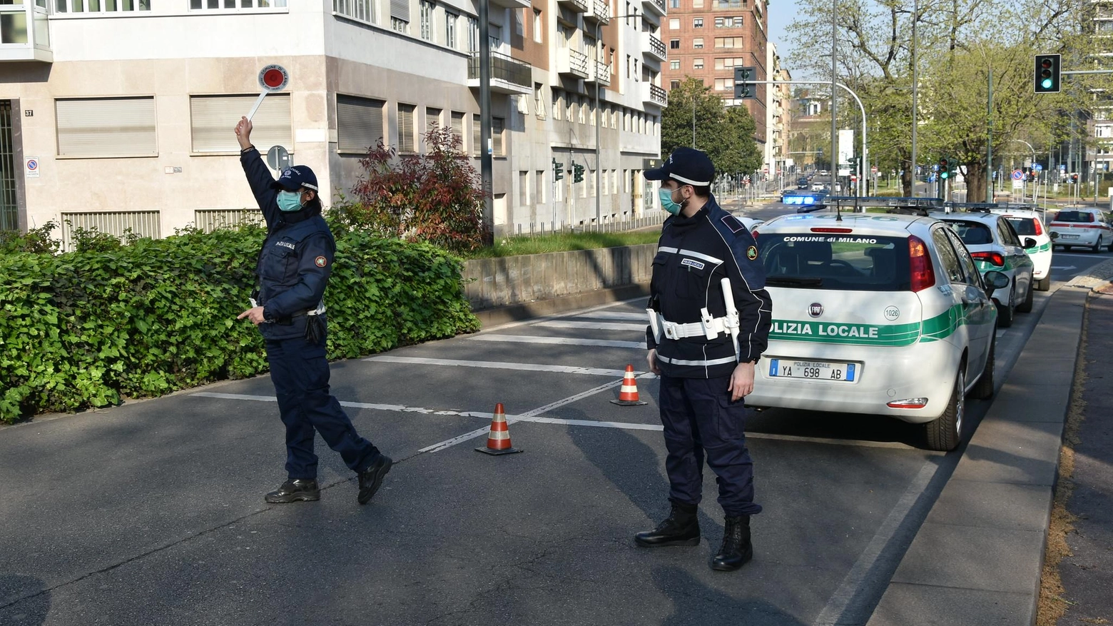 Controlli della Polizia locale a Milano