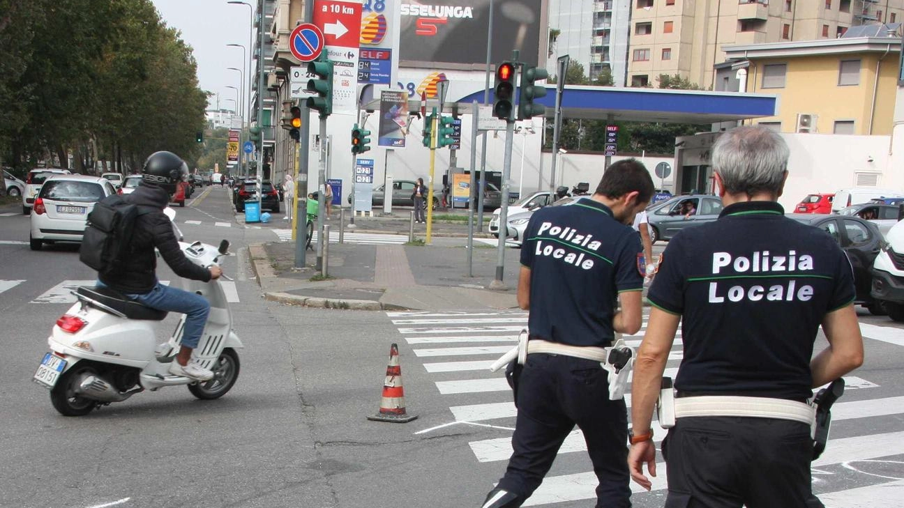 Investito mentre pedala all’incrocio