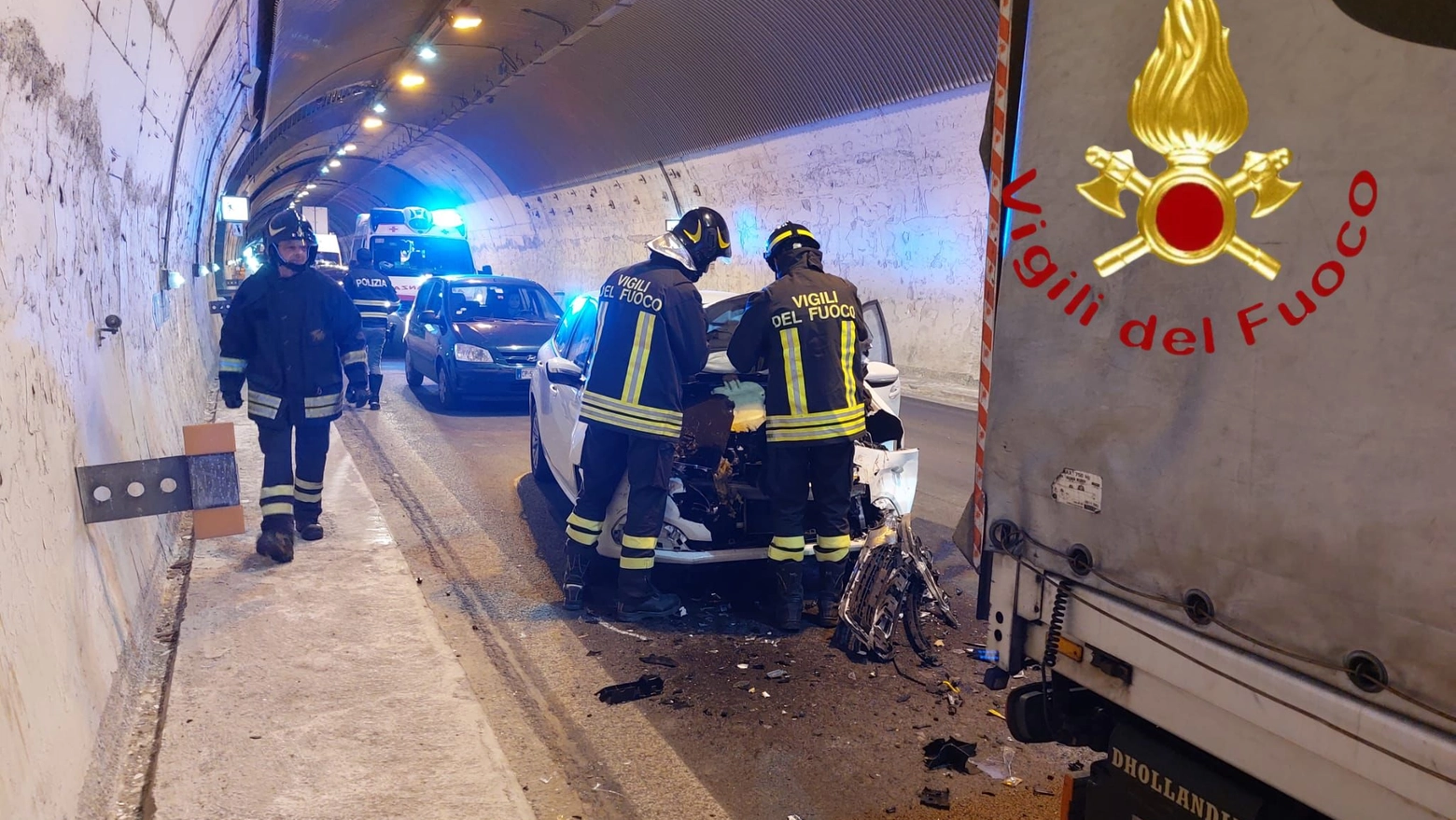 Il tamponamento ha mandato il traffico in tilt Il tamponamento ha mandato il traffico in tilt