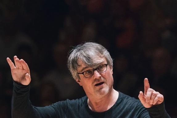 Il grande direttore d’orchestra Ingo Metzmacher, 66 anni, sul palco per Abbado