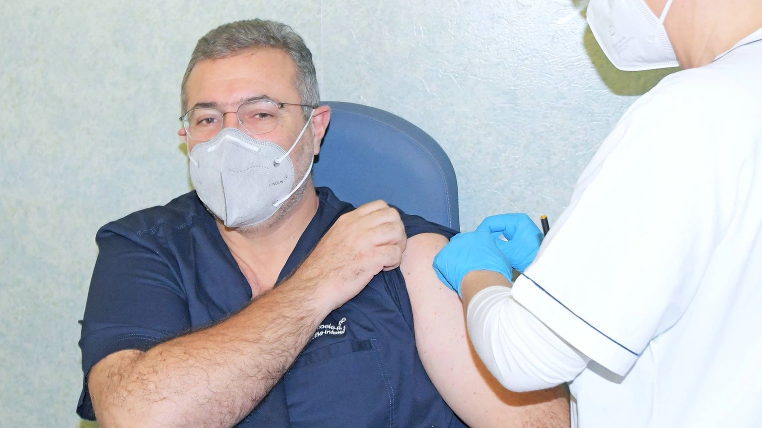 Raffaele Bruno durante il vaccino