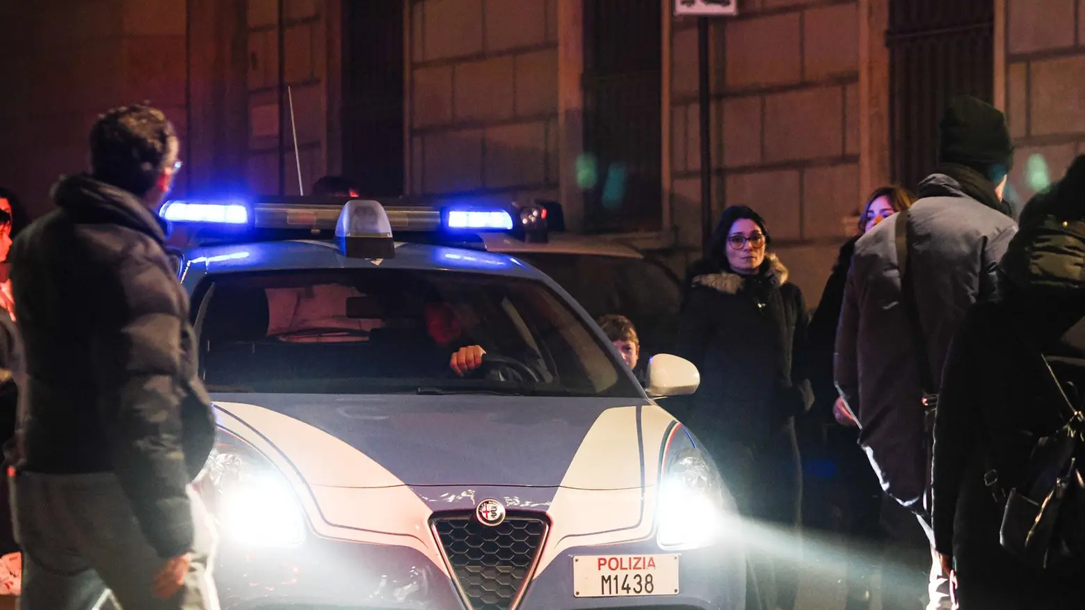 Spari al party dei 18 anni Il regalo di compleanno è una pistola scacciacani Colpi in aria tra le case Spari al party dei 18 anni Il regalo di compleanno è una pistola scacciacani Colpi in aria tra le case