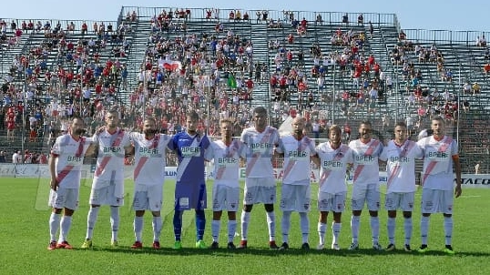 La squadra biancorossa guida la classifica con quattro punti di vantaggio sul Como