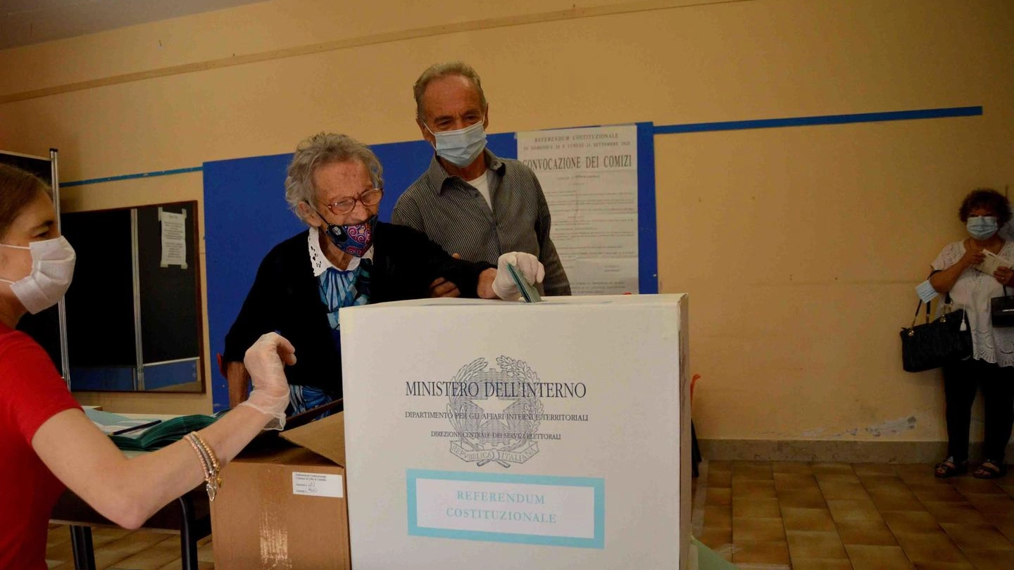 Luisa Zeppitelli, 109 anni, al voto (Ansa)