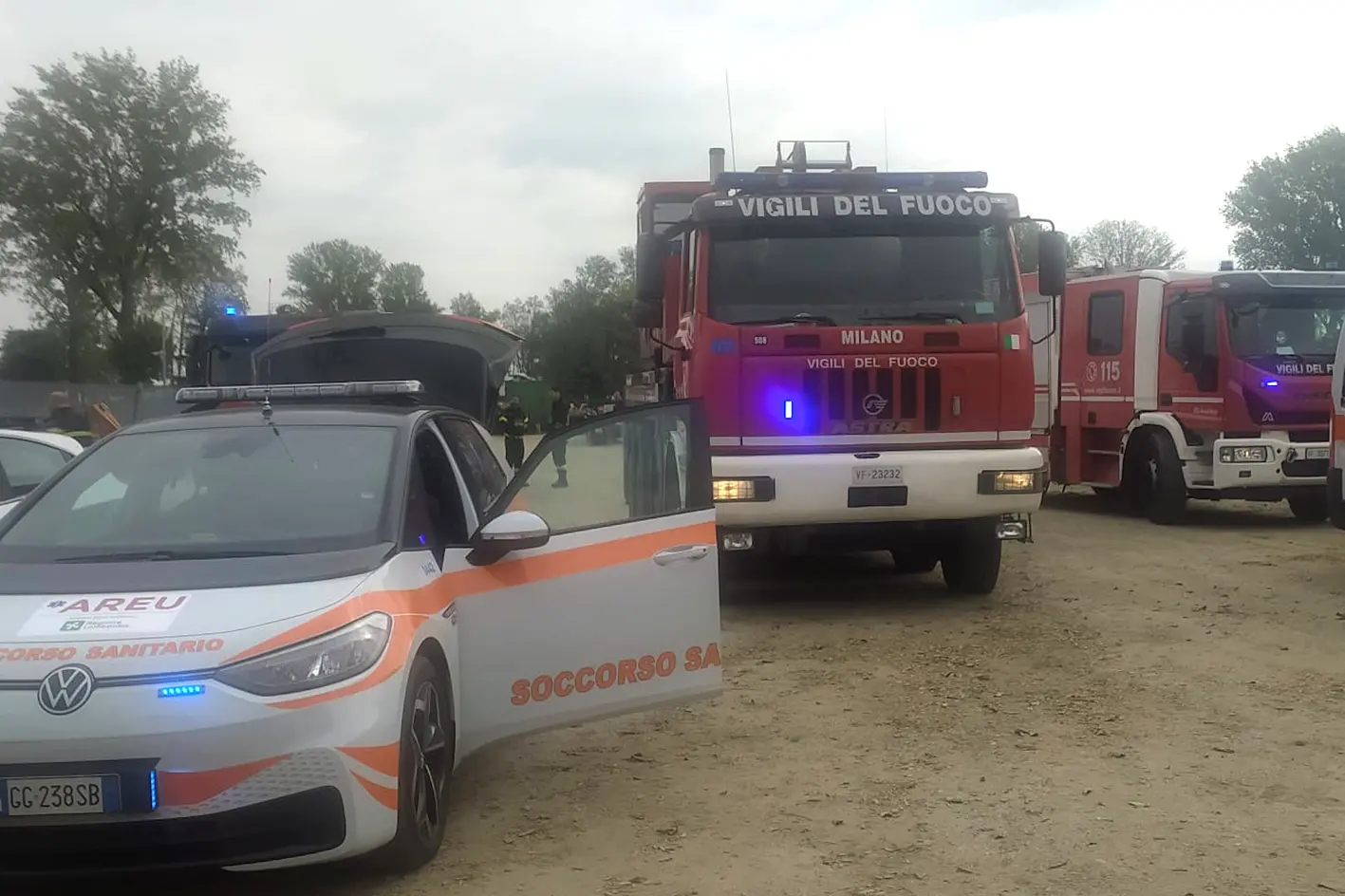 I soccorsi sul luogo dell'incidente a Opera