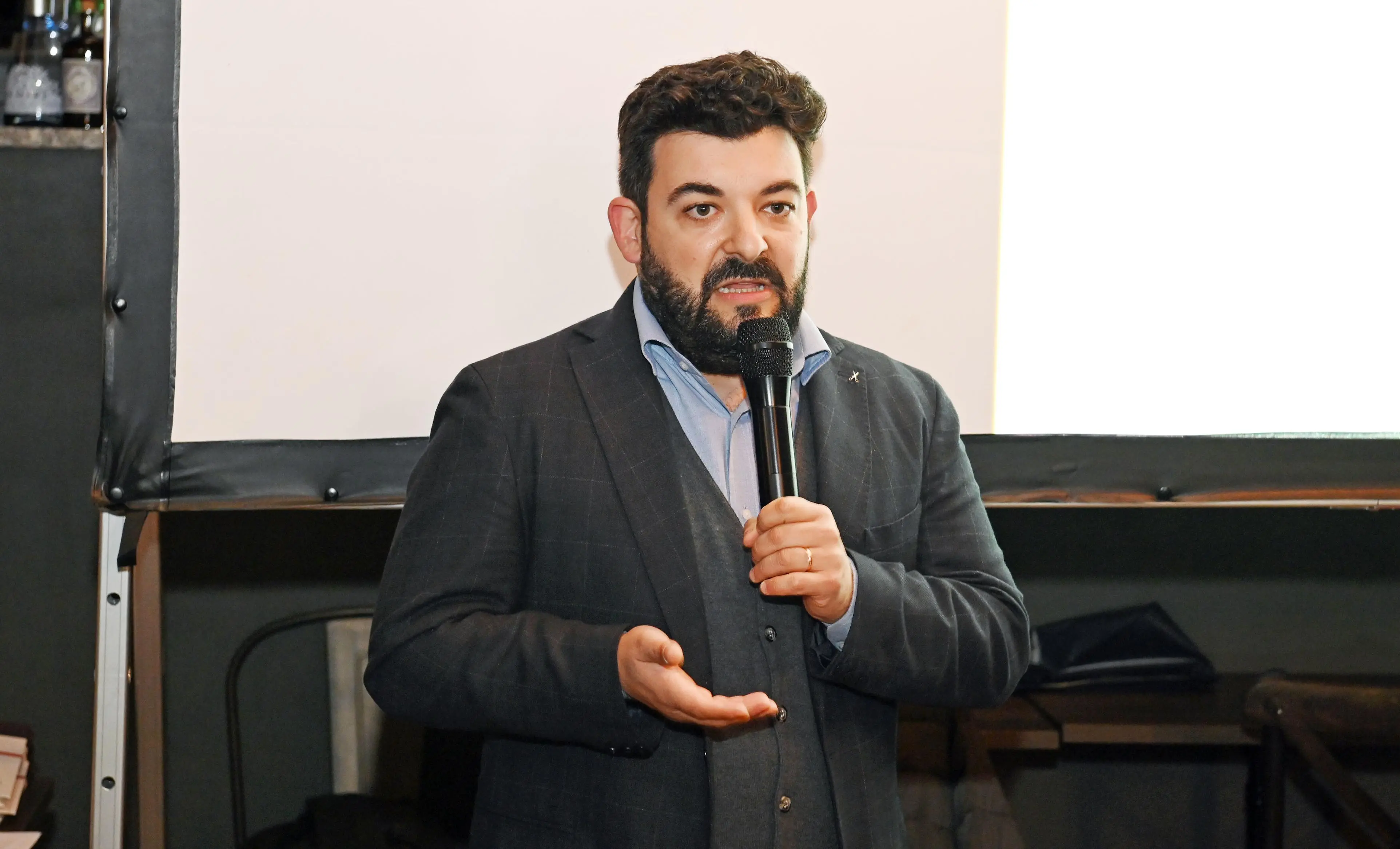 "Caro bollette, aumenti alle stelle Sportello per aiutare le famiglie"