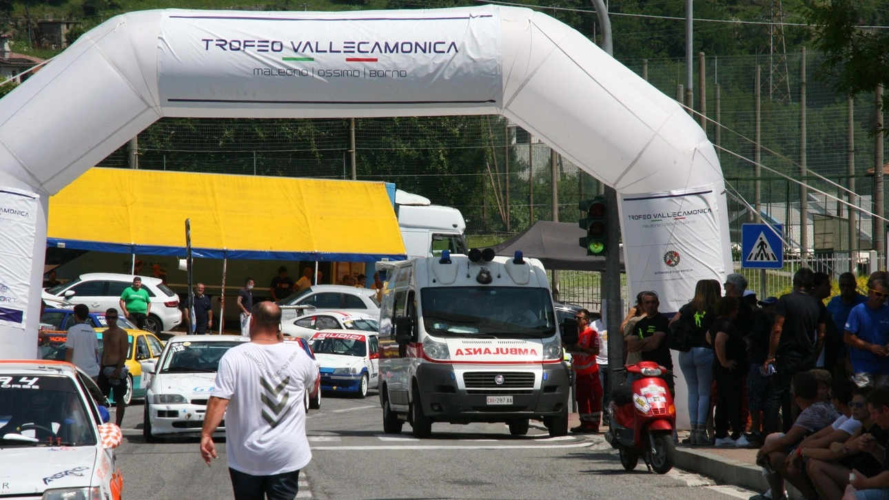 Incidente nella gara di rally in Valcamonica (Fotolive)