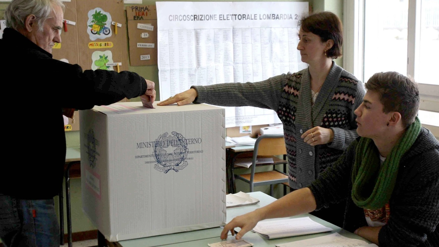 Il leghista è in pole position per le Regionali in Lombardia del 4 marzo