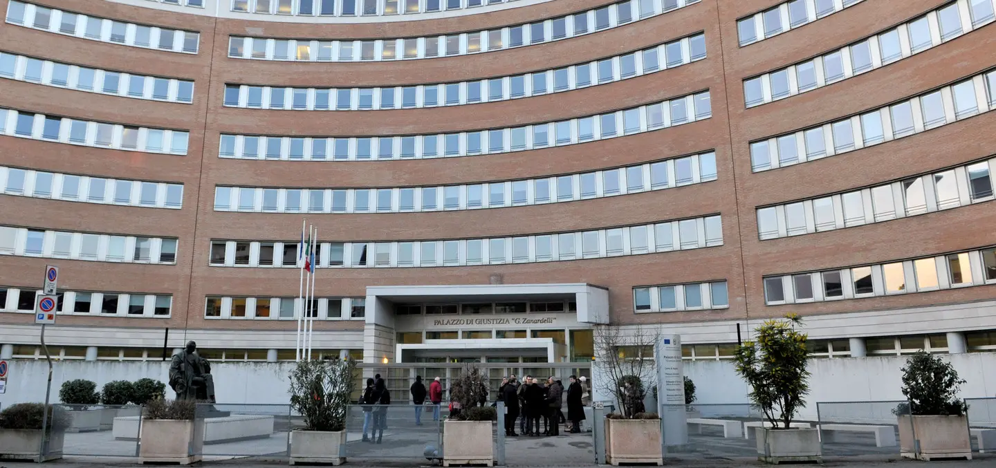 Brescia, sesso a pagamento con minori: chieste 4 condanne