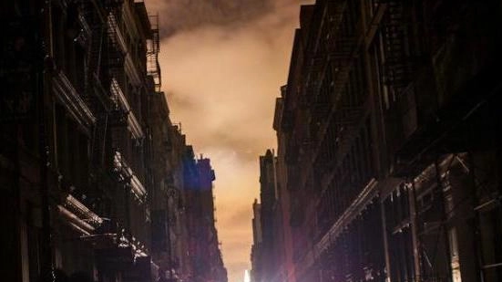 Decine di strade al buio a Milano