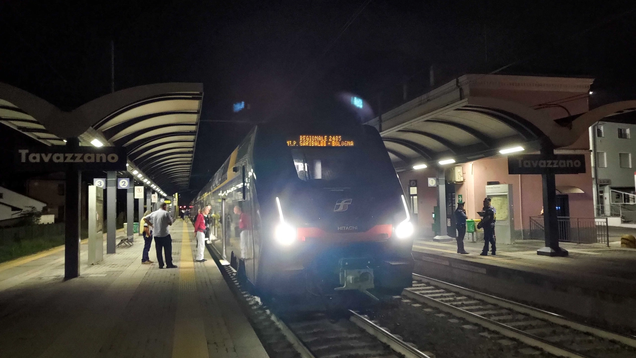 Il treno rimasto bloccato due ore alle porte di Lodi