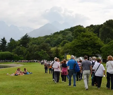 Bellano, in 1.000 per il raduno dei Gruppi di cammino