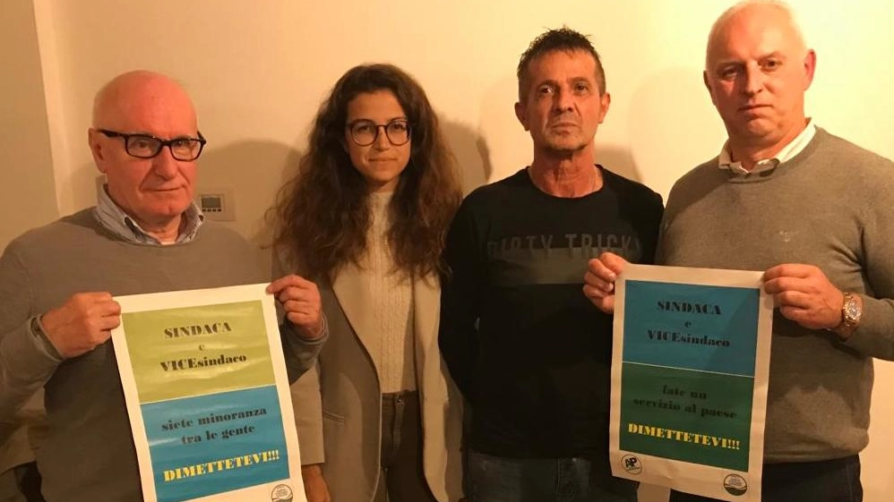 La protesta contro il sindaco e il vicesindaco