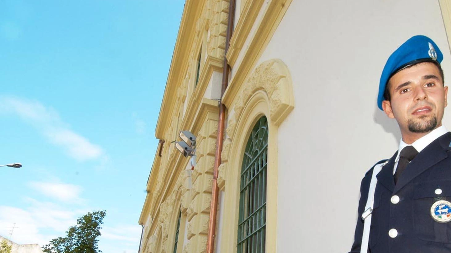 180 studenti dell'Istituto Superiore Badoni di Lecco visitano la Casa Circondariale di Lecco per una lezione di legalità e civiltà. Incontrano la direttrice, la comandante della Polizia Penitenziaria e i detenuti. Un'esperienza formativa per i ragazzi.
