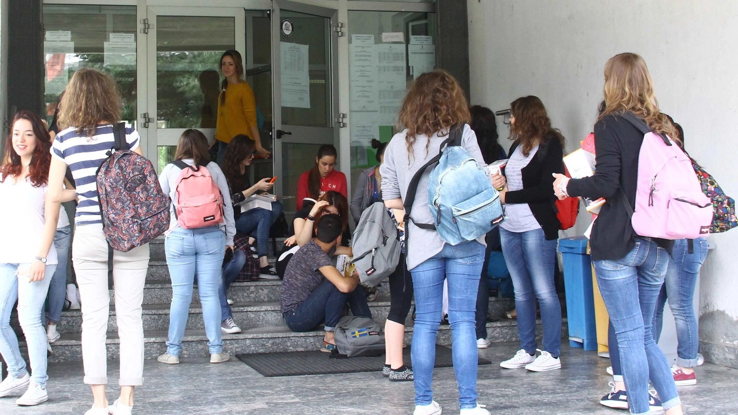 Studenti al Campus scolastico di Sondrio (Archivio National Press)