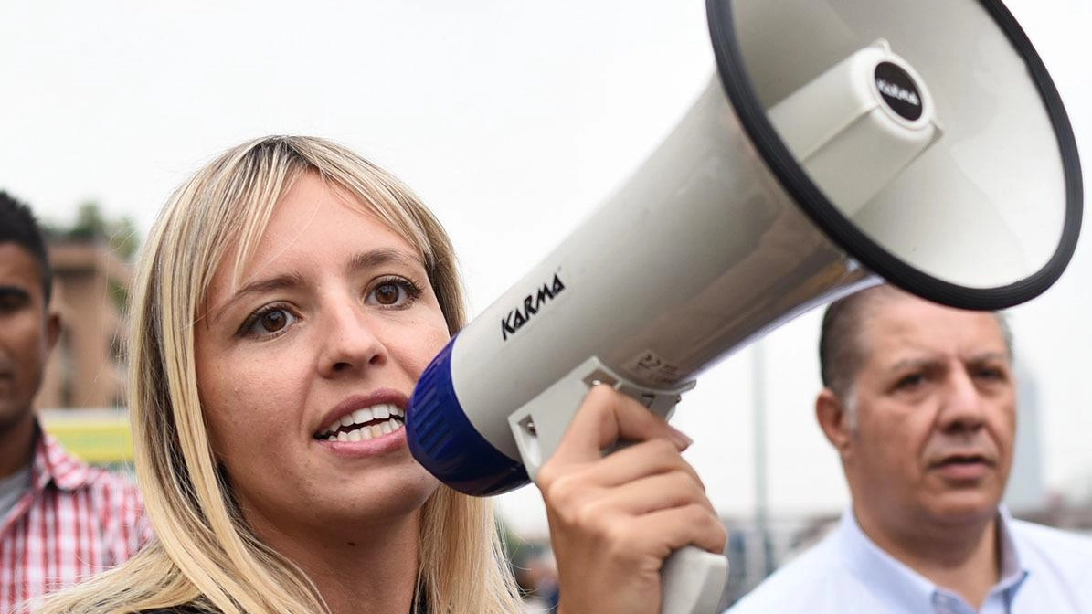 L’europarlamentare e consigliera a Palazzo Marino: “A scriverle sono giovani stranieri che non accettano le mie posizioni sul velo islamico e sull’islamizzazione dell’Europa”