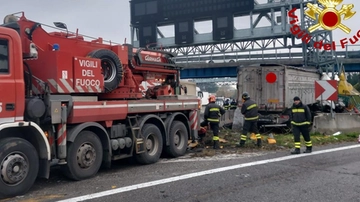 Ancora strade di sangue. Tir perde il controllo sull’A4 muore autista-calciatore. Aveva giocato nella Feralpi