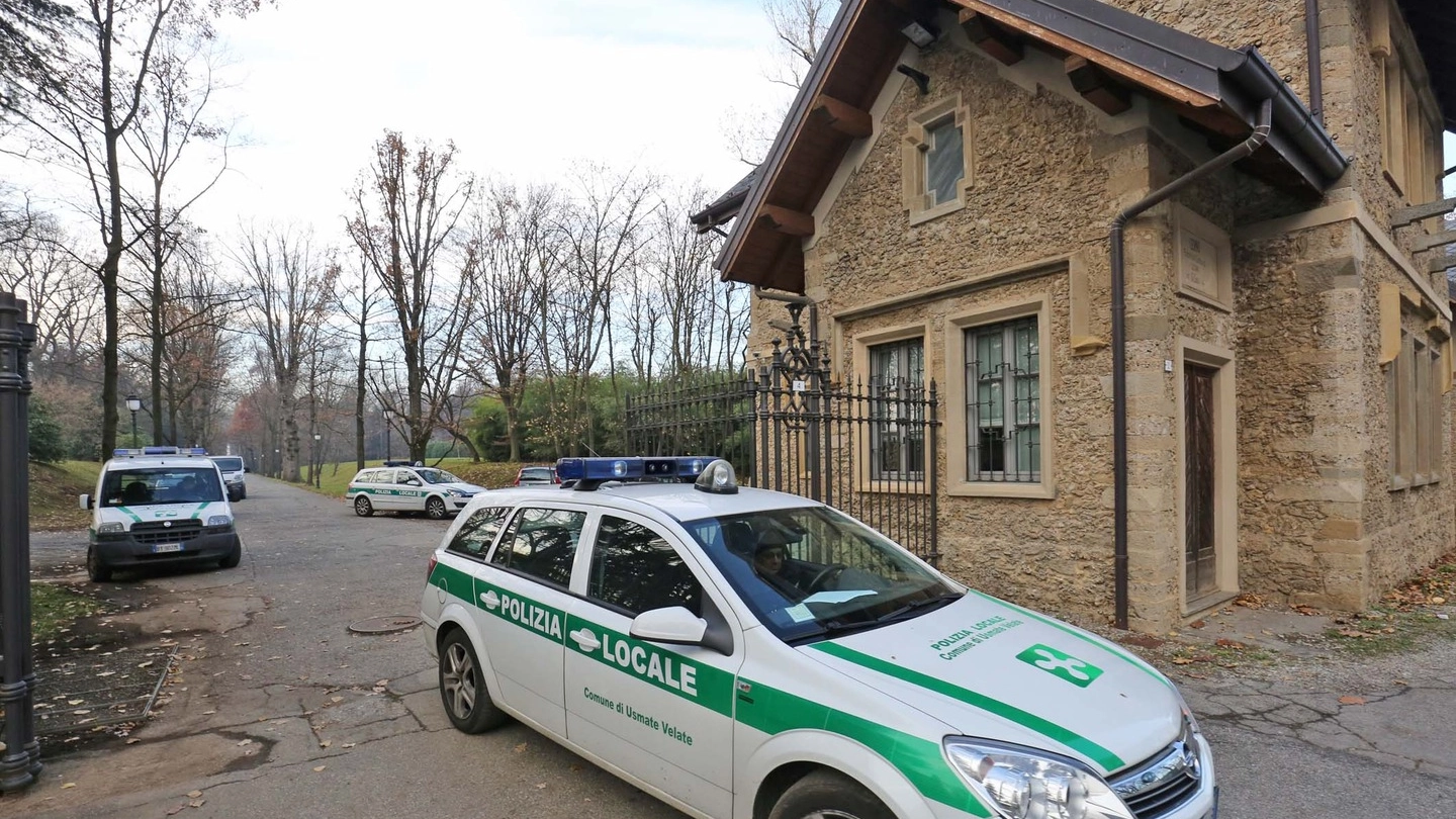 La polizia locale intervenuta nella villa dopo il grave incidente