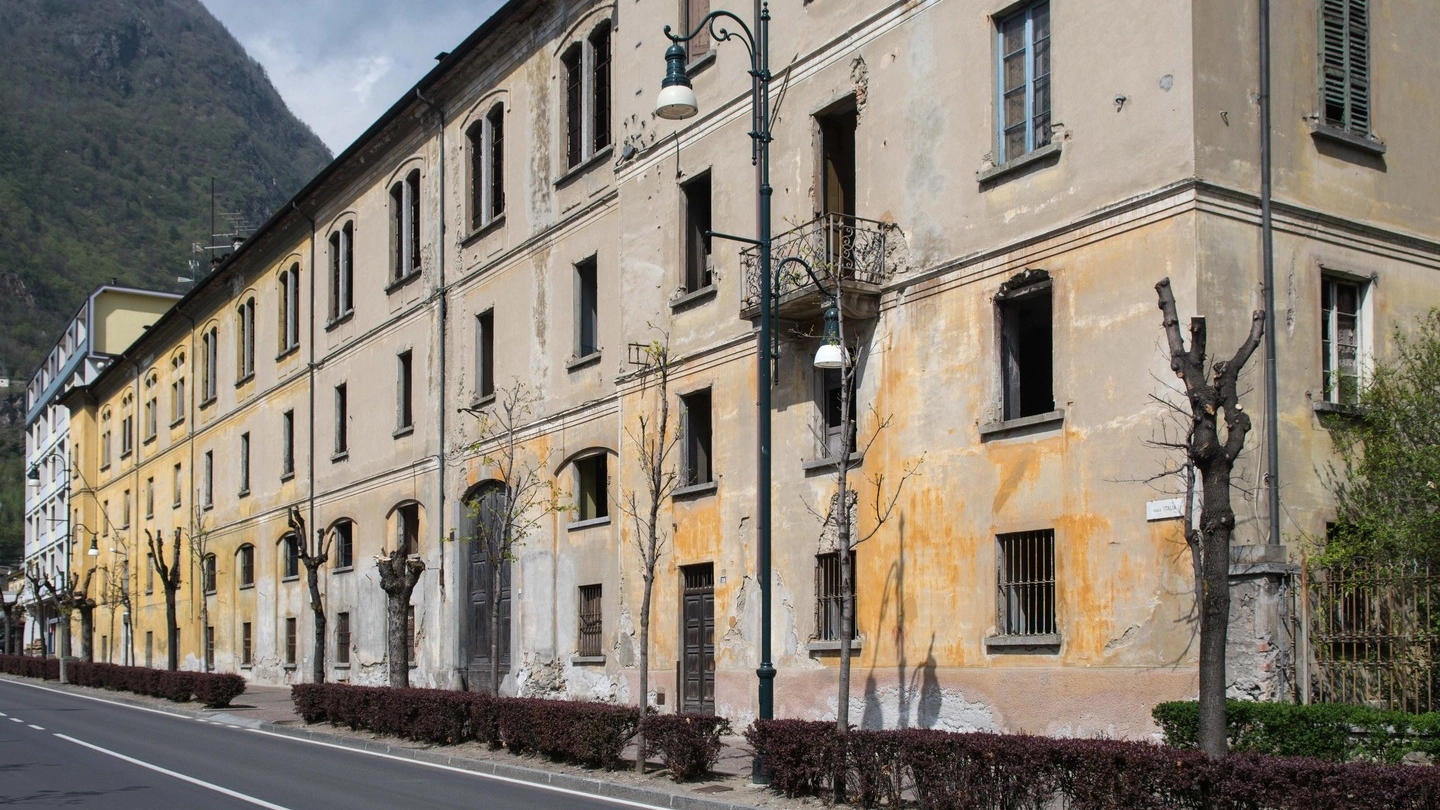 Un’immagine dell’edificio dell’ex filanda Mottana a Tirano 
