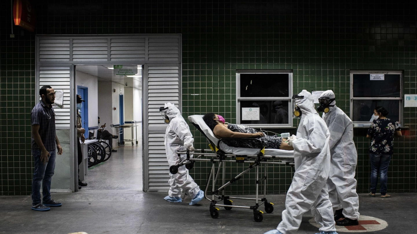 Un ospedale brasiliano alle prese con l'emergenza Coronavirus (Ansa)