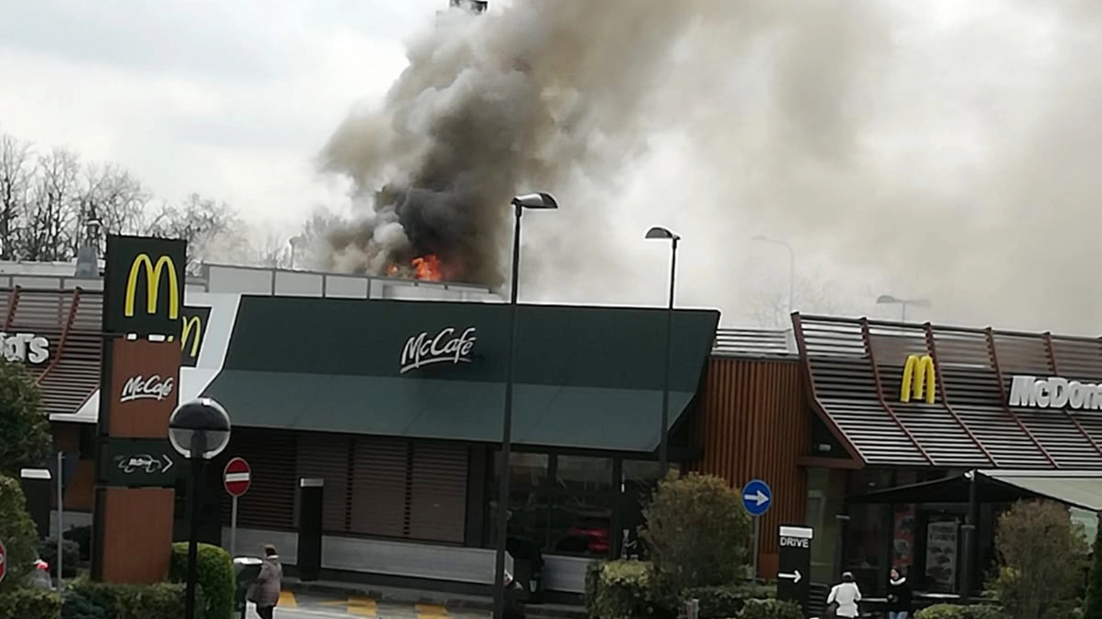 Incendio al McDonald's di Sedriano (Studiosally)