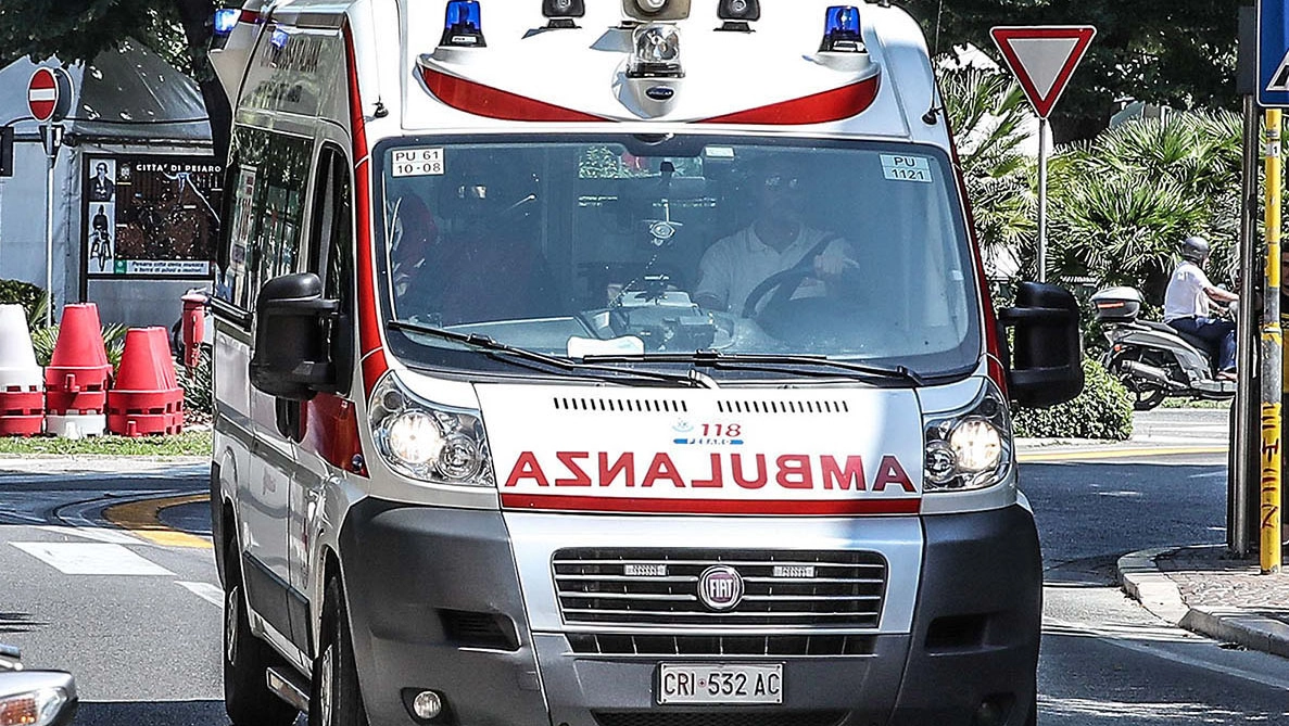 Ambulanza (Archivio) Ambulanza (Archivio)