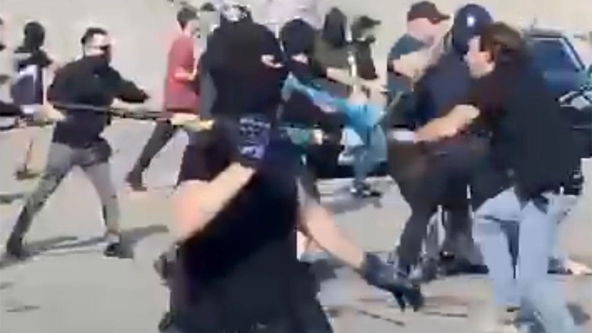 .Bombe carta e follia. Violenze fra tifosi alla partita di calcio: "Tolleranza zero" .Bombe carta e follia. Violenze fra tifosi alla partita di calcio: "Tolleranza zero"