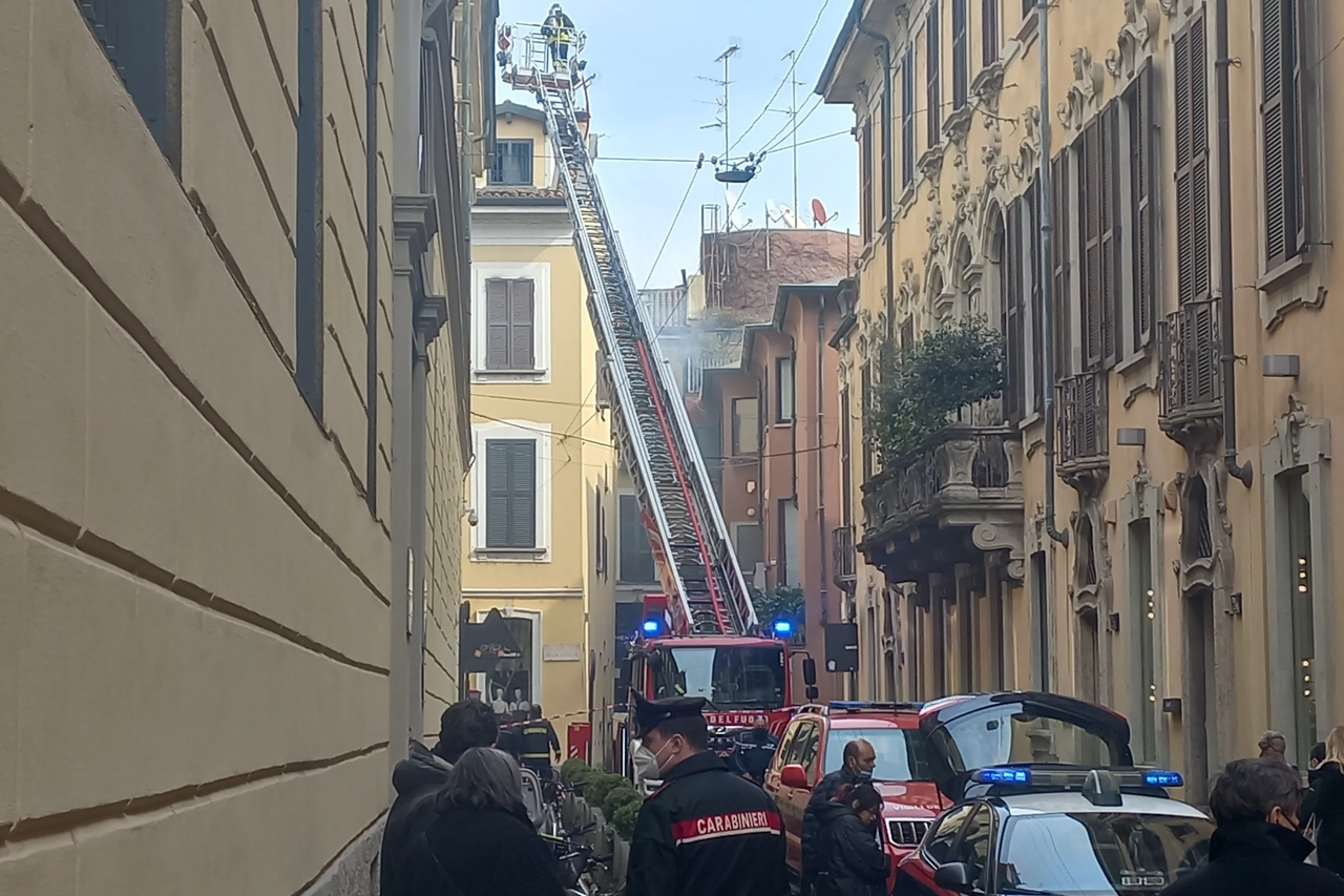 Incendio in via della Spiga