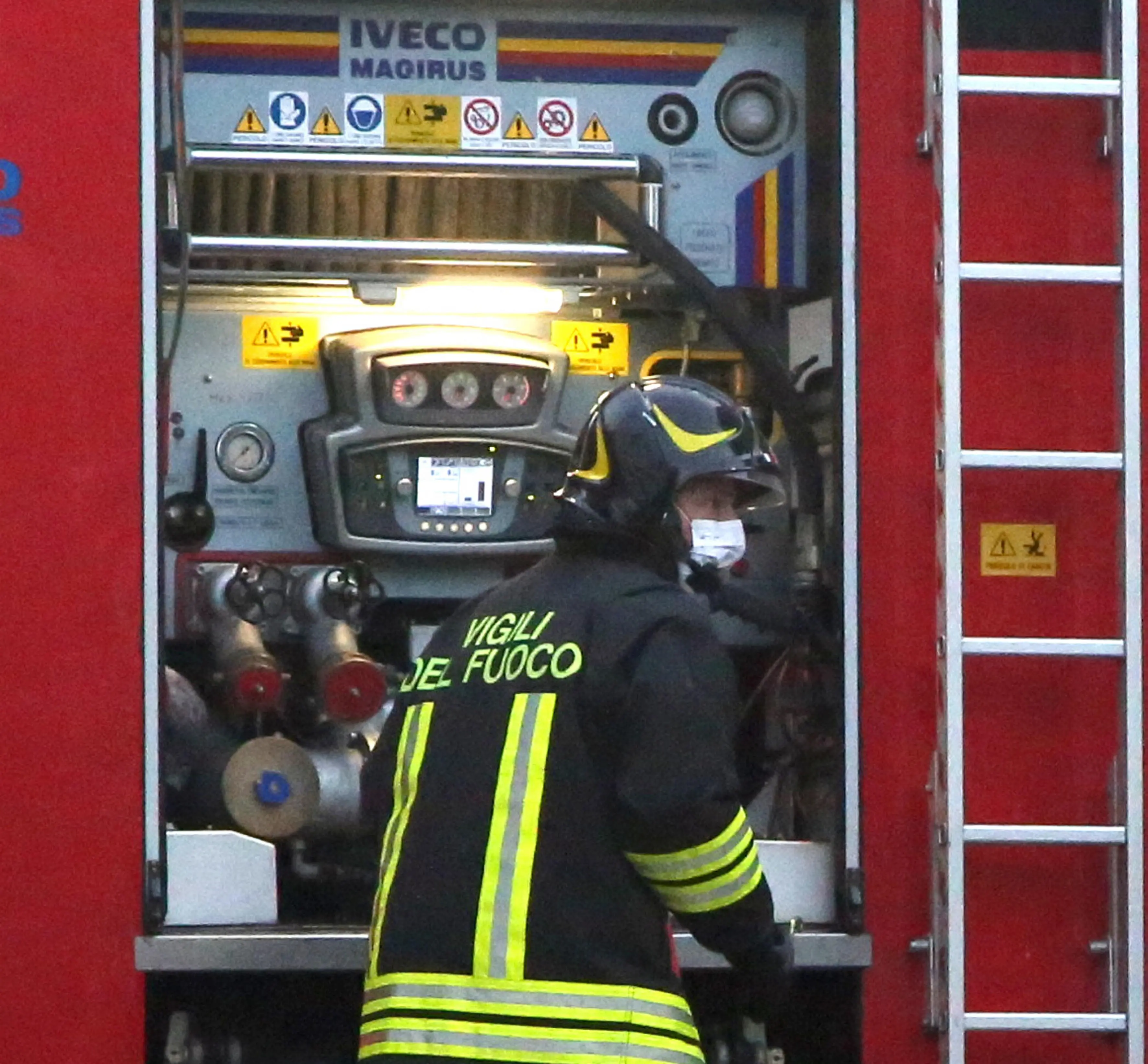 Pentolino sul fornello E la cucina va a fuoco