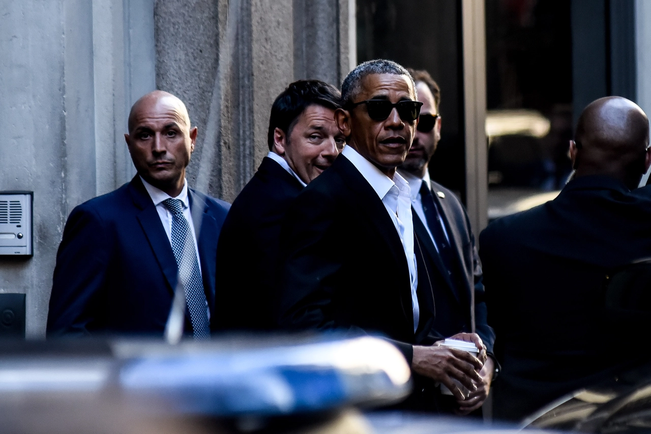 Barack Obama e Matteo Renzi all'uscita del Park Hyatt Hotel